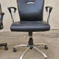صندلی اداری گردون به علت جابه جایی فوری