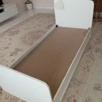 تخت نوجوان