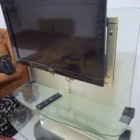 تلویزون سونی 32 اینچ با میز بع فروش میرسد