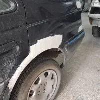 کارگر ماهر نقاش ماشین