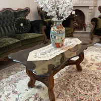 مبل ۷نفره و ۲عدد عسلی و میز ناهار خوری ۸نفره