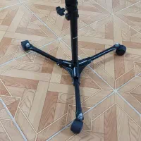 سه پایه نور چرخ دار