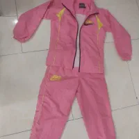 لباس ورزشی دخترانه سالم مرتب