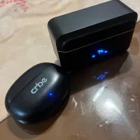 ایرپاد و میکروفون یقه ای