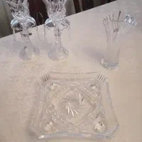 تعدادی ظروف کریستالی