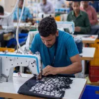 اعزام کارگر تهران.جوان راسته دوز خیاط با جای خواب