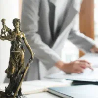 وکیل پایه یک دادگستری