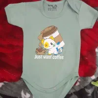 زیر دکمه ی استین حلقه ایی و استین کوتاه