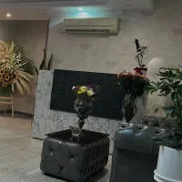 کانتر و دو صندلی چرخون