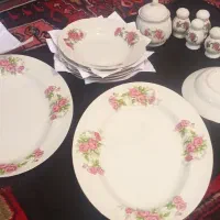 مقدار چینی گل قرمز