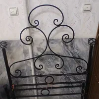 تخت فرفورژه مشگی همراه باکفی چوبی|تخت و سرویس خواب|مشهد, هفت تیر (حافظ)|دیوار