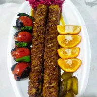 به یک نفر ظرف شور در رستوران کوریجان لازم هست