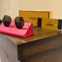 عینک آفتابی ارجینال FENDI با نقش لوگو روی شیشه