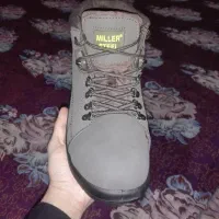 کفش کوهنوردی و طبیعت گردی