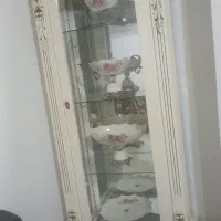 بوفه با ظروف پذیرایی