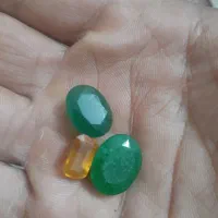 زمرد و یاقوت معدنی