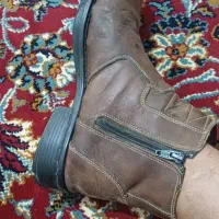 کفش پوتینی|کیف، کفش، کمربند|رودخانه, |دیوار