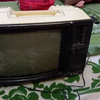 گوشی و تلویزیون سیاه سفید قدیمی