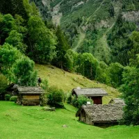 باغ ویلا لاکچری بر جاده و رودخانه اول جاده چالوس