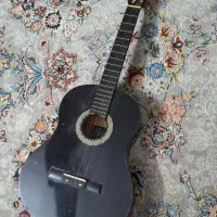گیتار نیازمند تعمیر