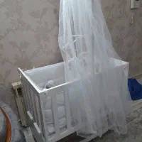 تخت کنار مادر