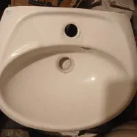 روشویی کوچک با پایه کاملا سالم، ۴۵ در ۳۷