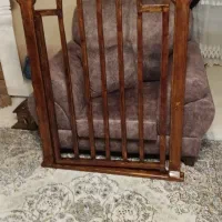 در آشپزخونه.گارد محافظتی کودک