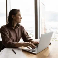 استخدام کارشناس خانم مسلط به سئو سایت