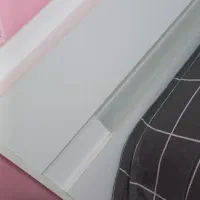 تخت دو نفره برند دکوچید همراه دوعدد پاتختی . سالم