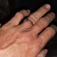 انگشتر مسی هم مردانه هم زنانه دارم