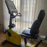 دوچرخه ثابت سالم و کاملا فنی برند body strong