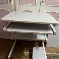 میز کامپیوتر متحرک