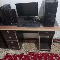 کامپیوتر با میز و همه وسایل سالم