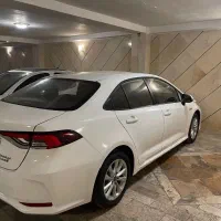 تویوتا کرولا ۱۸۰۰ هیبرید الیت