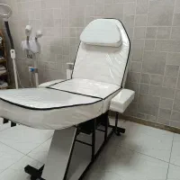 تخت صندلی‌شو به همراه صندلی آرایشگاهی ست خودش|آرایشگاه و سالن‌های زیبایی|رشت, گلباغ نماز|دیوار