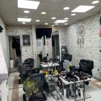 استخدام آرایشگر ماهر با مشتری فقط اجاره صندلی