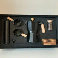 پک موکاپات و آسیاب دستی قهوه