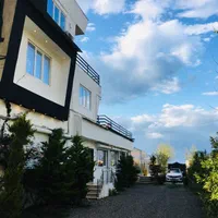 اجاره ویلا استخردار تریبلکس بر ساحل|اجارهٔ کوتاه‌مدت ویلا و باغ|بندر انزلی, چهارفریضه|دیوار