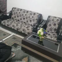 یه دسته مبل هفت نفری با جلو مبلی درحد نو