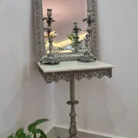 آینه و کنسول و شمعدان