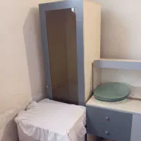 کمد لباسی یا کمد دیواری با یک میز کامپیوتر آکبند