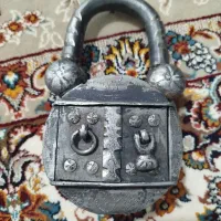 قفل و قوری قدیمی