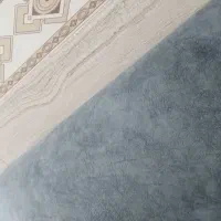 مبل ۹نفره سلطنتی تمیز با میز جلو مبل