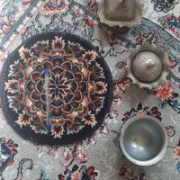 ۲ قندان کربلا .یه قندان قدیمی .یک قالی گرد تزئینی