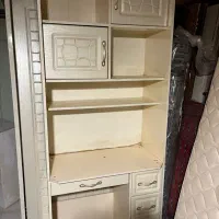 کمد یا کتابخانه و دکوری با میز کامپیوتر