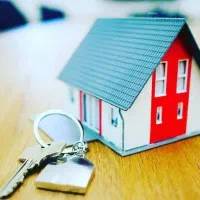 ساختمان ۳ خواب ۱۶۰ متری در به حیاط ( شهرک پزشک )