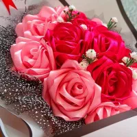شیک و زیبا. گل مصنوعی