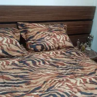 تخت دو نفره  و میز آرایش کاملا نو