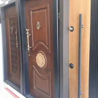 درب ضدسرقت،اتاقی،حمام و سرویس بهداشتی در صحنه