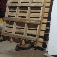 سه تا پالت چوبی